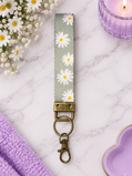Daisy Wristlet